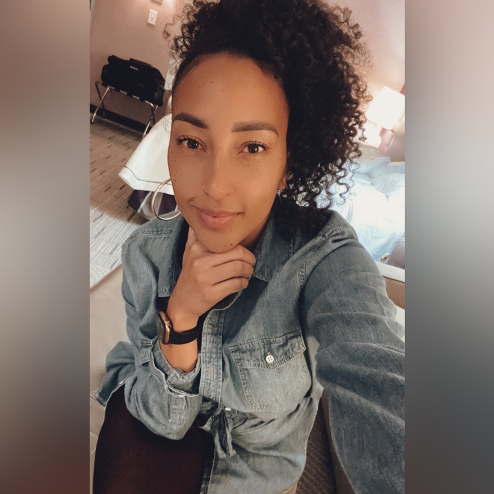 Meet your Posher, De'Anna.